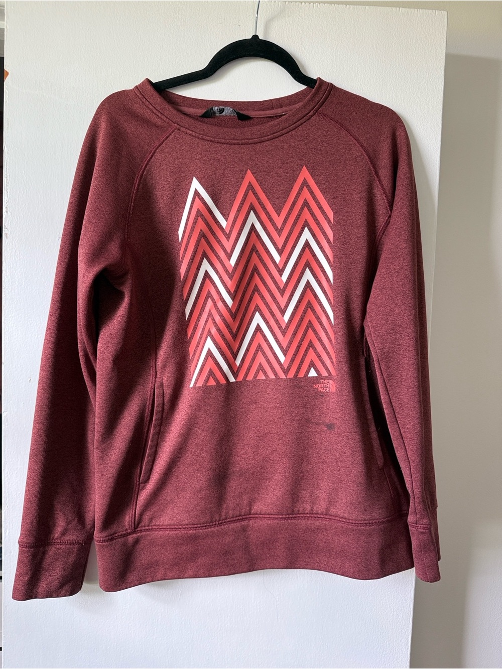 The North Face Geometric Graphic Sweatshirt in Red Size Medium